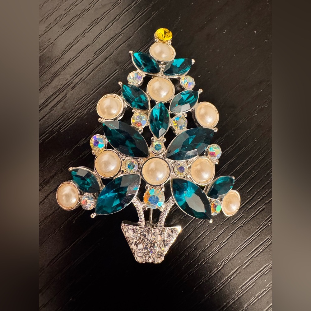 Avon Teal Crystal and Pearl Tree Brooch with Gold Accents